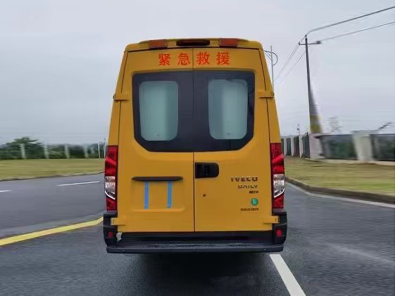 依維柯9-11座救險(xiǎn)車